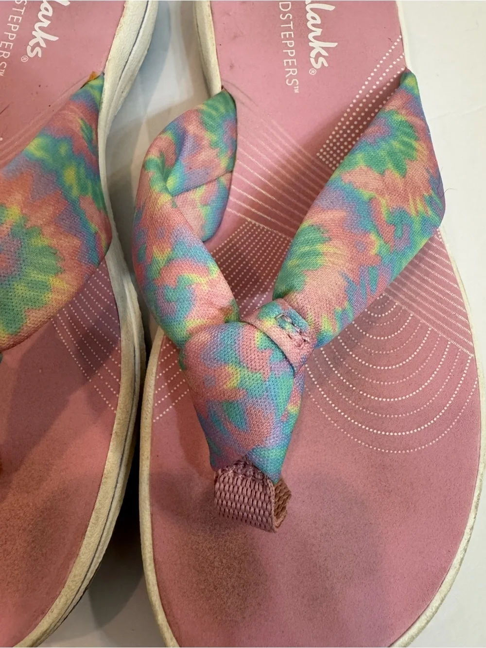 2 Pairs of GIRLS Clark’s Cloudsteppers Thong Sandals Periwinkle and Pink Sz 1
